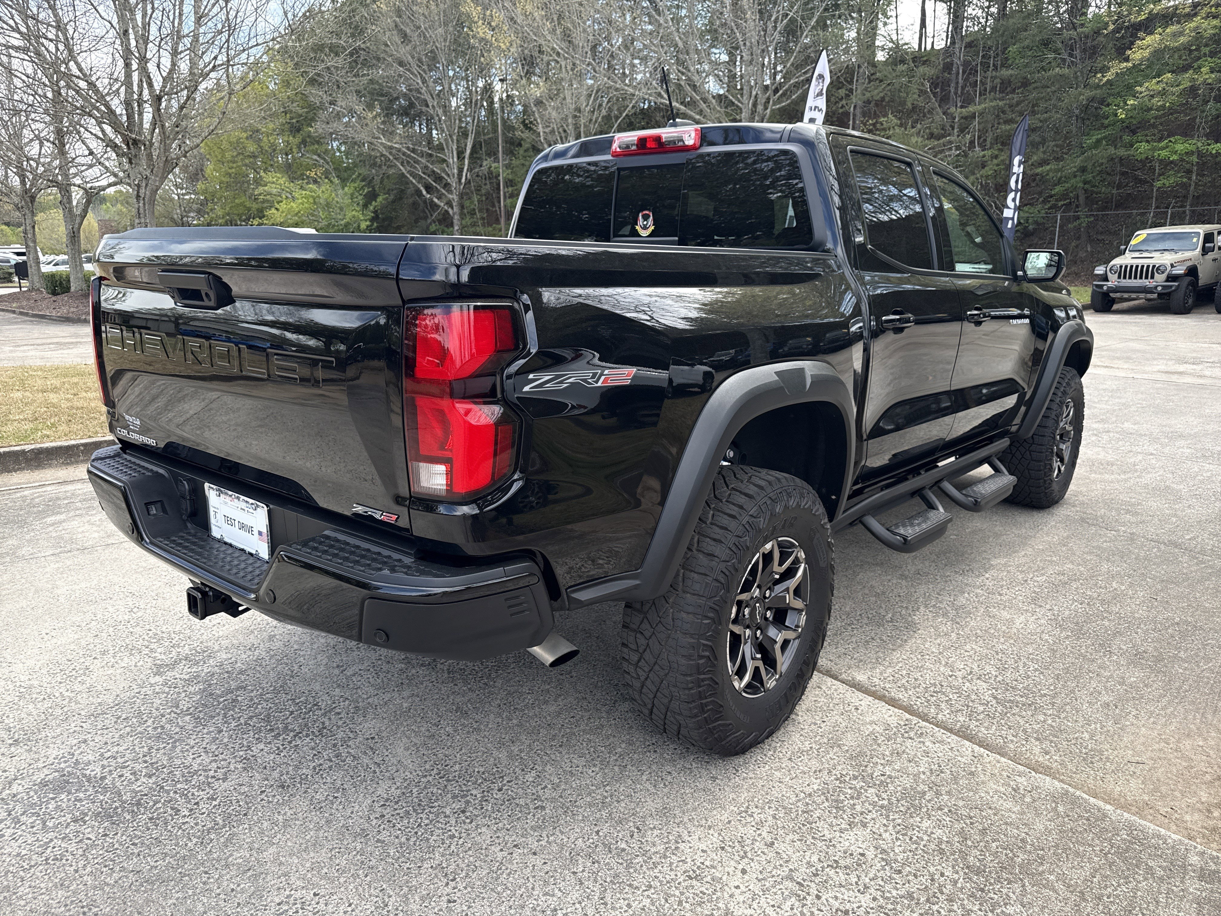 Used 2025 Chevrolet Colorado ZR2 w/ Technology Package AWD/4WD image 7