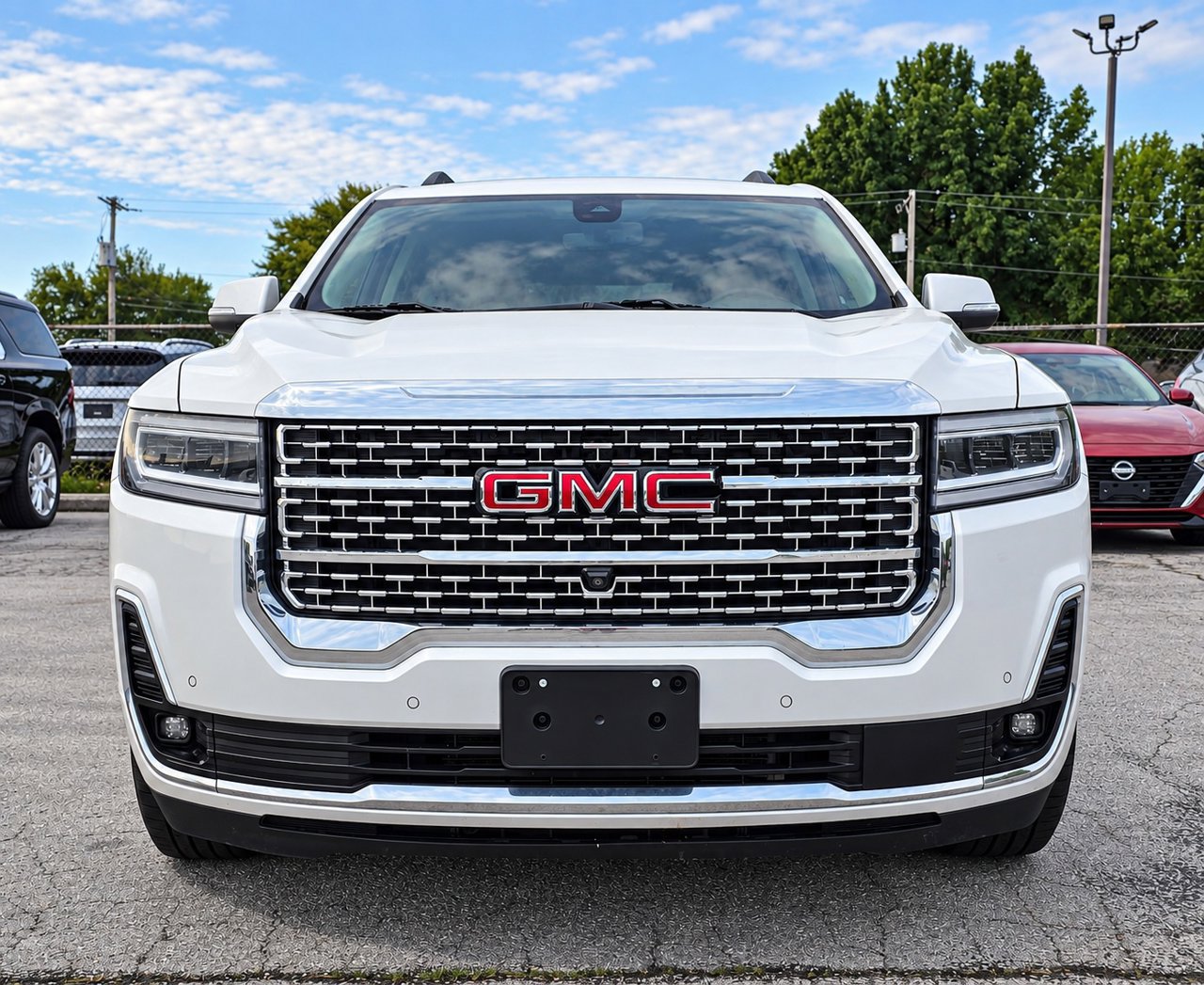 Used 2021 GMC Acadia Denali w/ Denali Technology Package FWD image 2