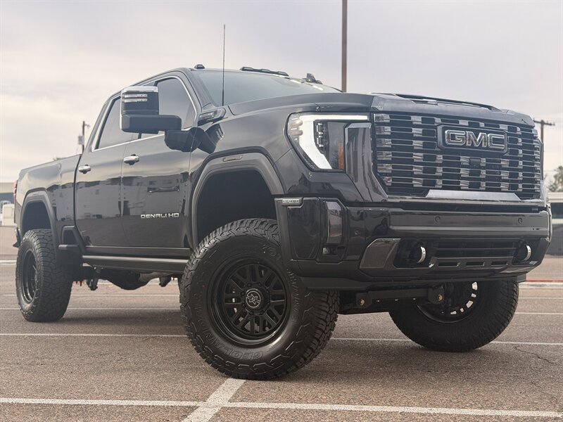 Used 2024 GMC Sierra 2500 Denali Ultimate AWD/4WD image 1