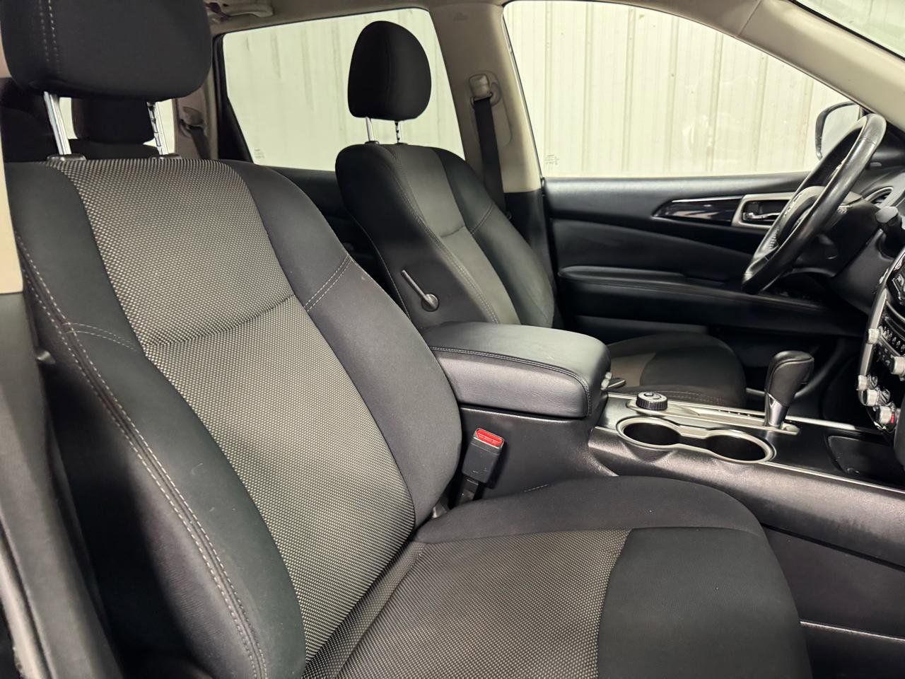 Used 2019 Nissan Pathfinder SV AWD/4WD image 13