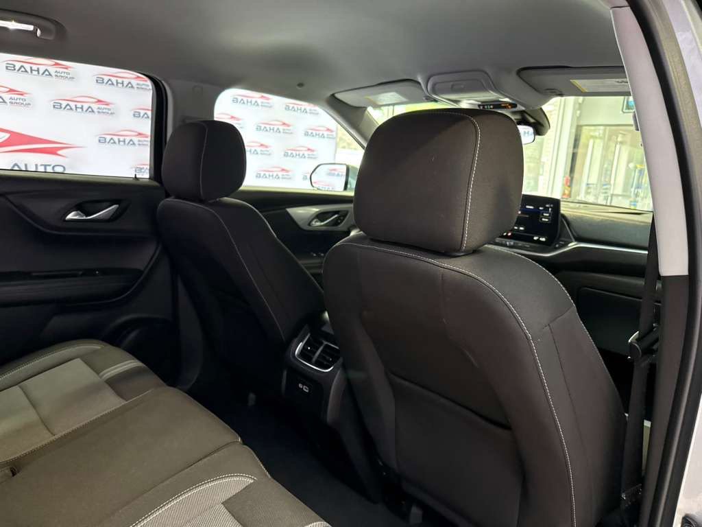 Used 2025 Chevrolet Blazer LT AWD/4WD image 48