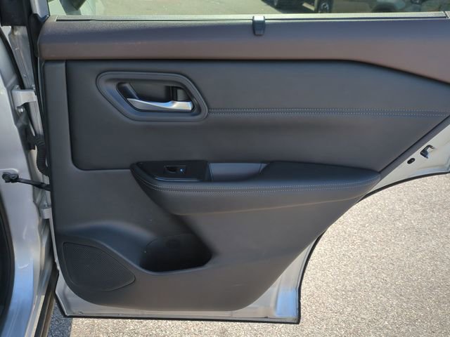 Used 2023 Nissan Rogue SV w/ SV Premium Package FWD image 33