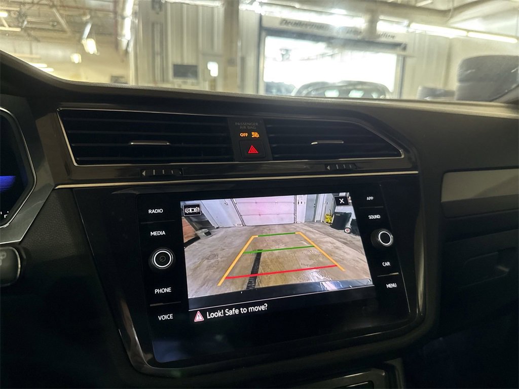 Used 2022 Volkswagen Tiguan SE R-Line image 22