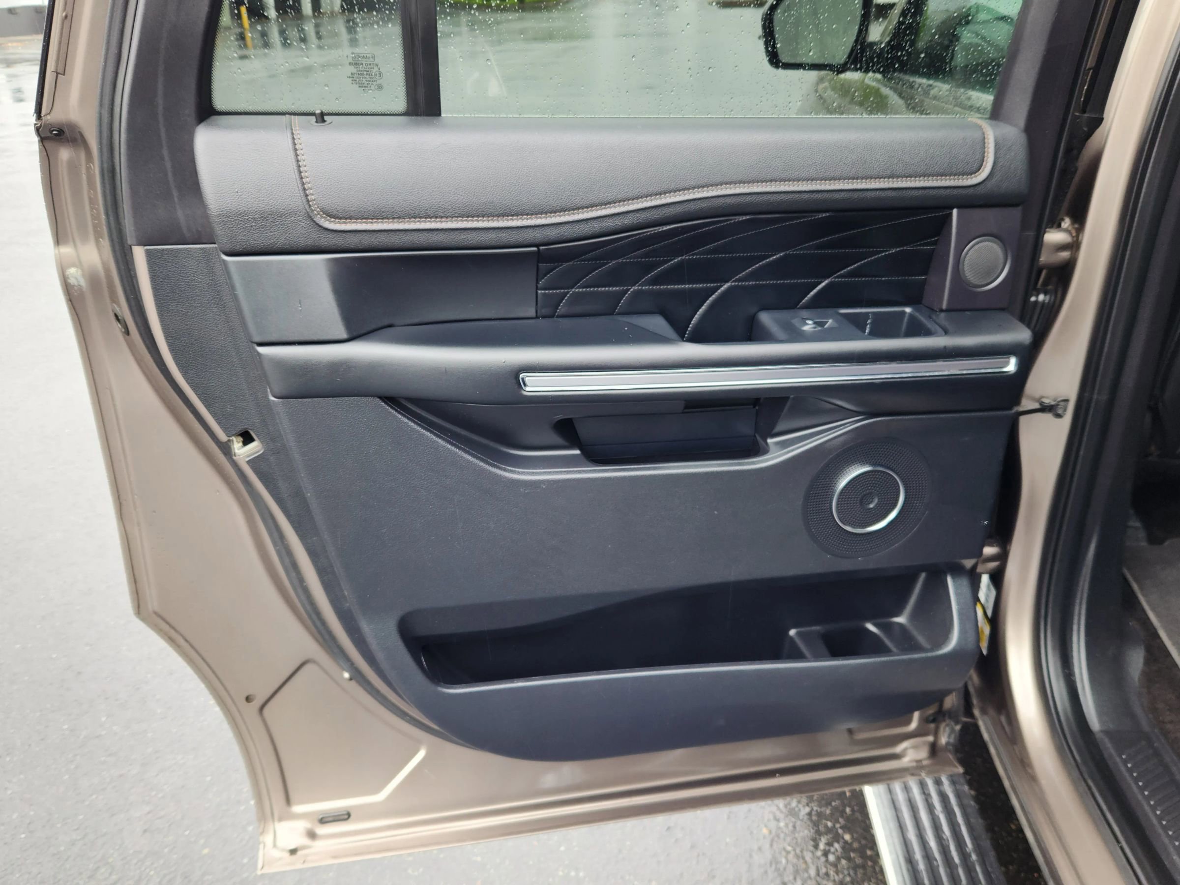 Used 2018 Ford Expedition Max Platinum AWD/4WD image 19