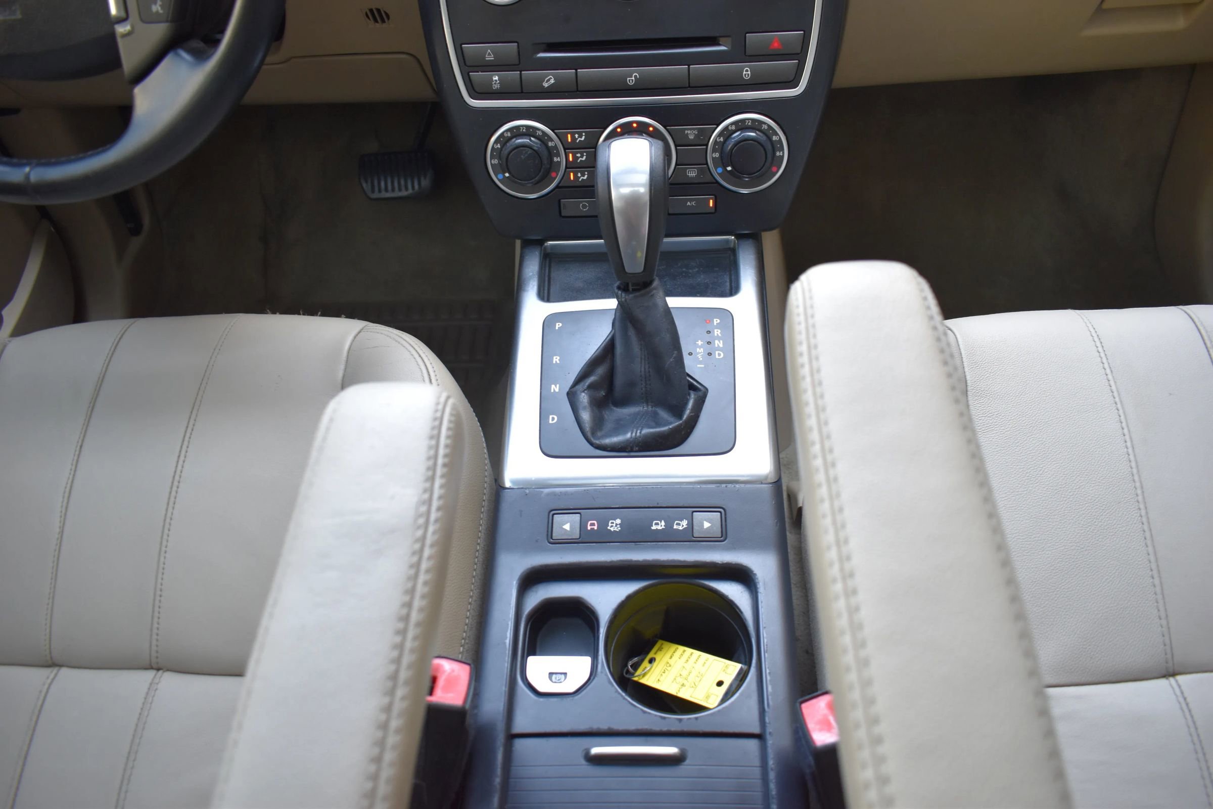 Used 2013 Land Rover LR2 HSE image 31