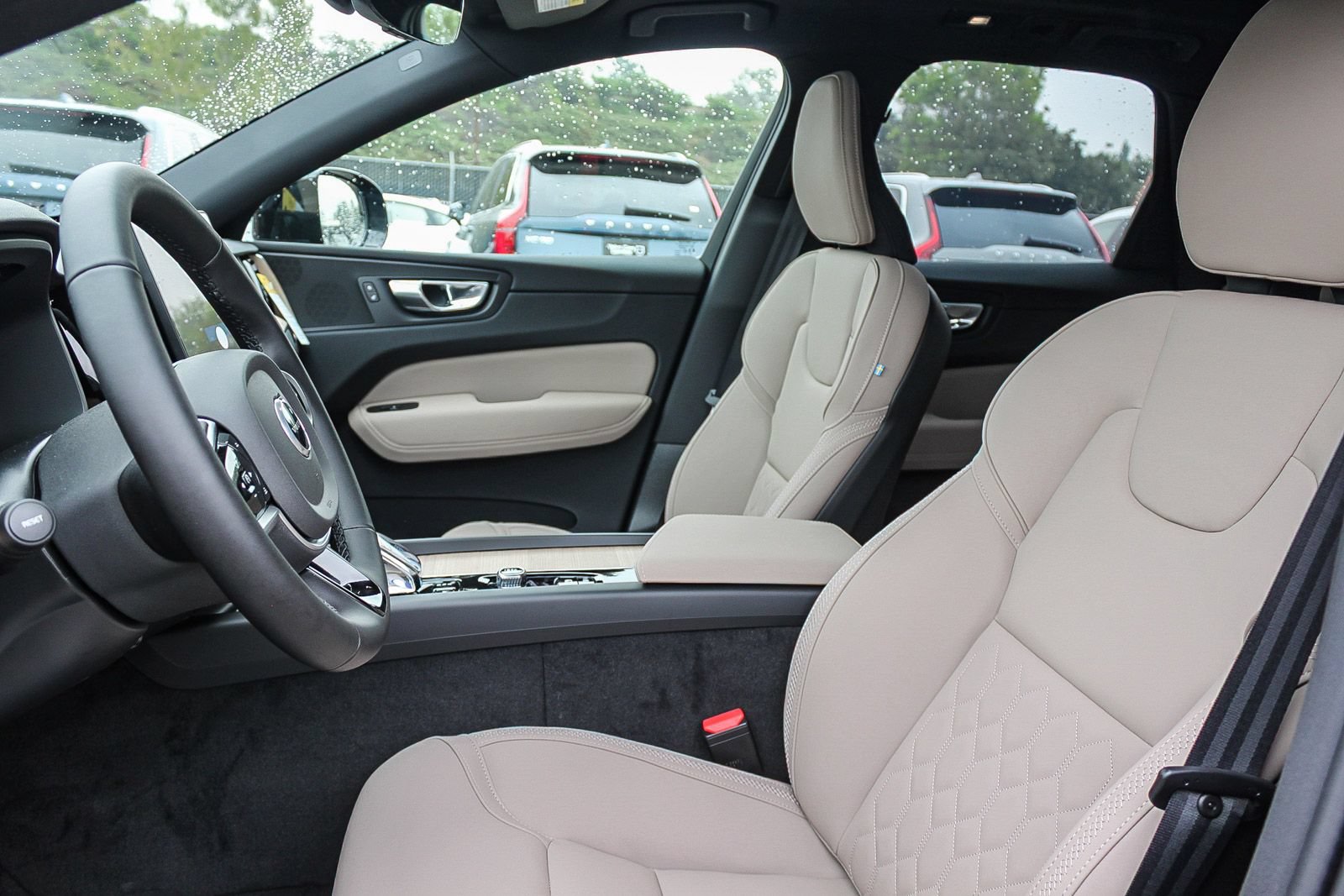 New 2026 Volvo XC60 B5 Plus w/ Climate Package PRO AWD/4WD image 20