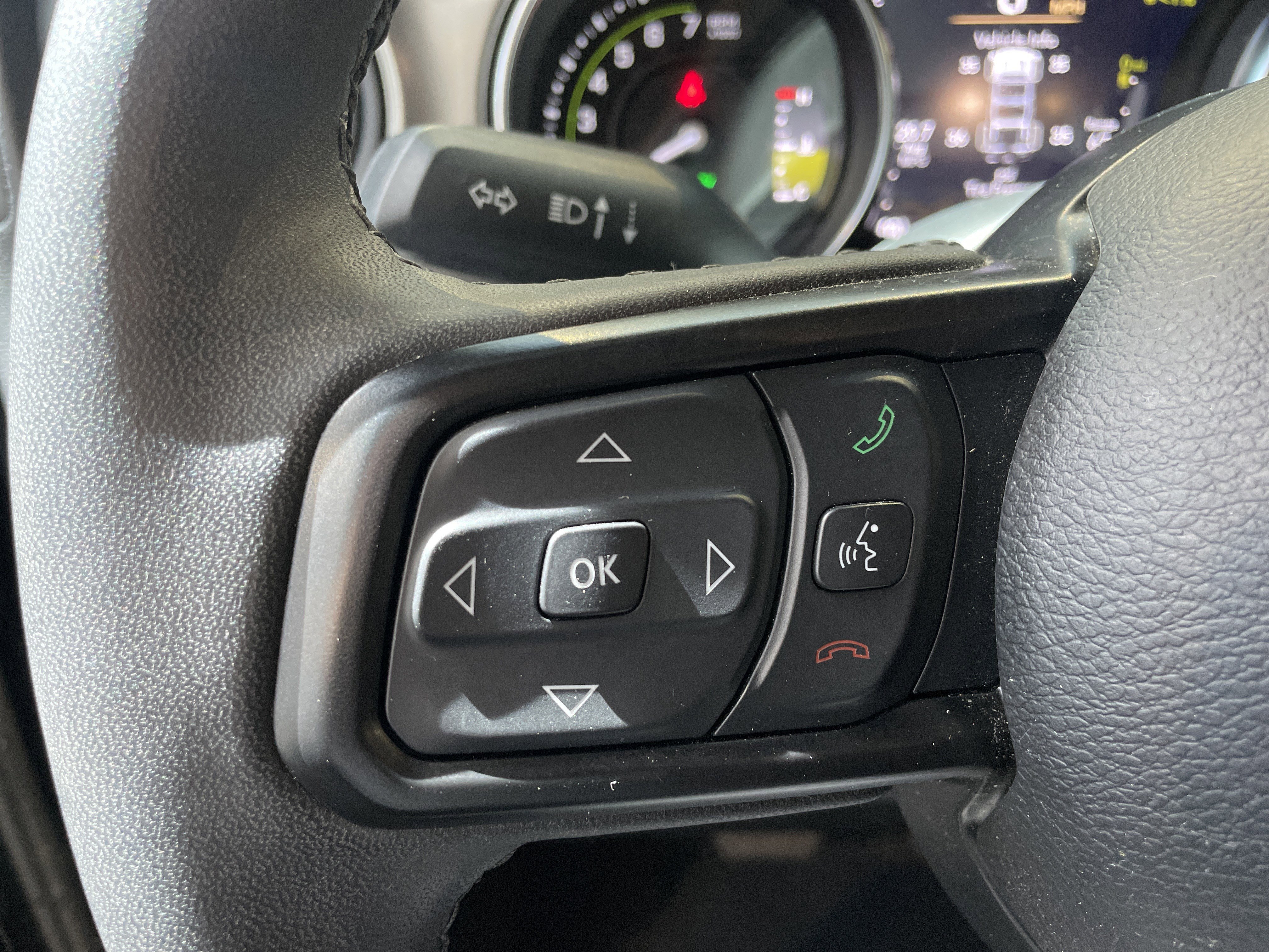 Used 2023 Jeep Wrangler Unlimited w/ Sun & Screen Package image 37