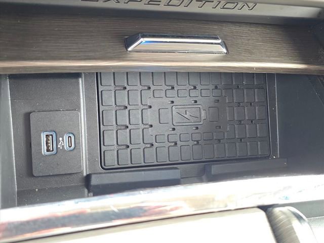 Used 2024 Ford Expedition Limited image 28