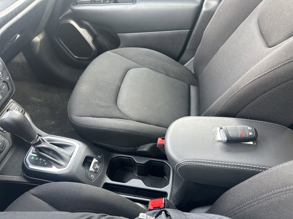 Used 2023 Jeep Renegade Latitude image 25