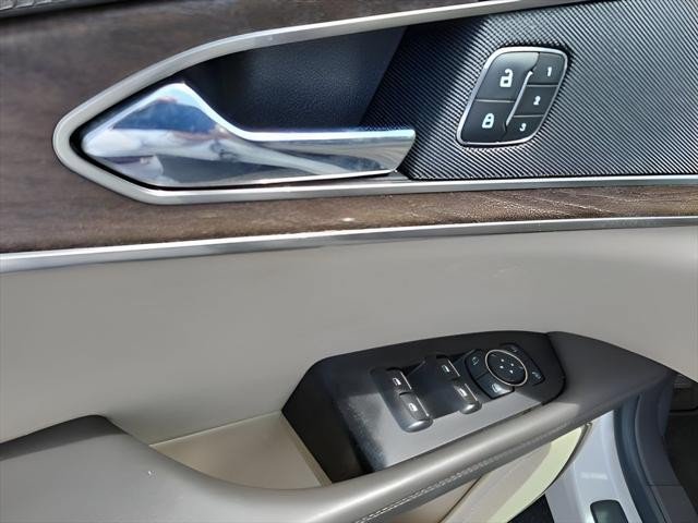 Used 2019 Lincoln Nautilus Select AWD/4WD image 17