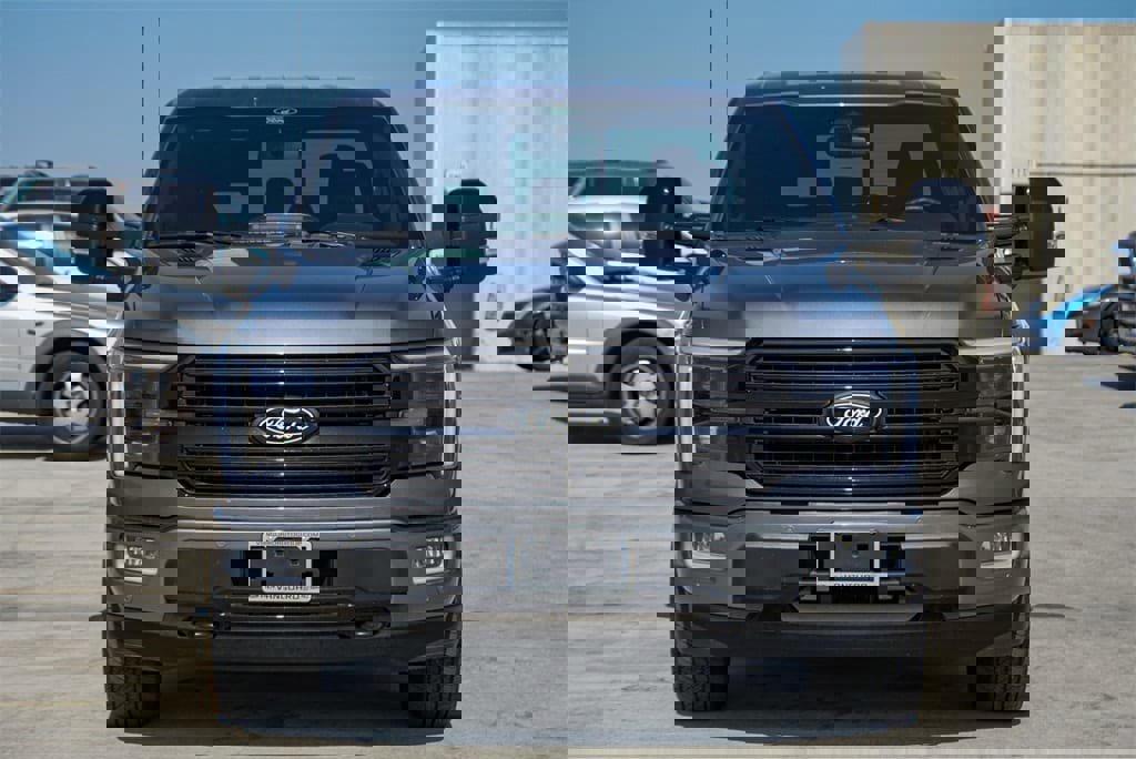 Used 2024 Ford F150 Platinum image 4