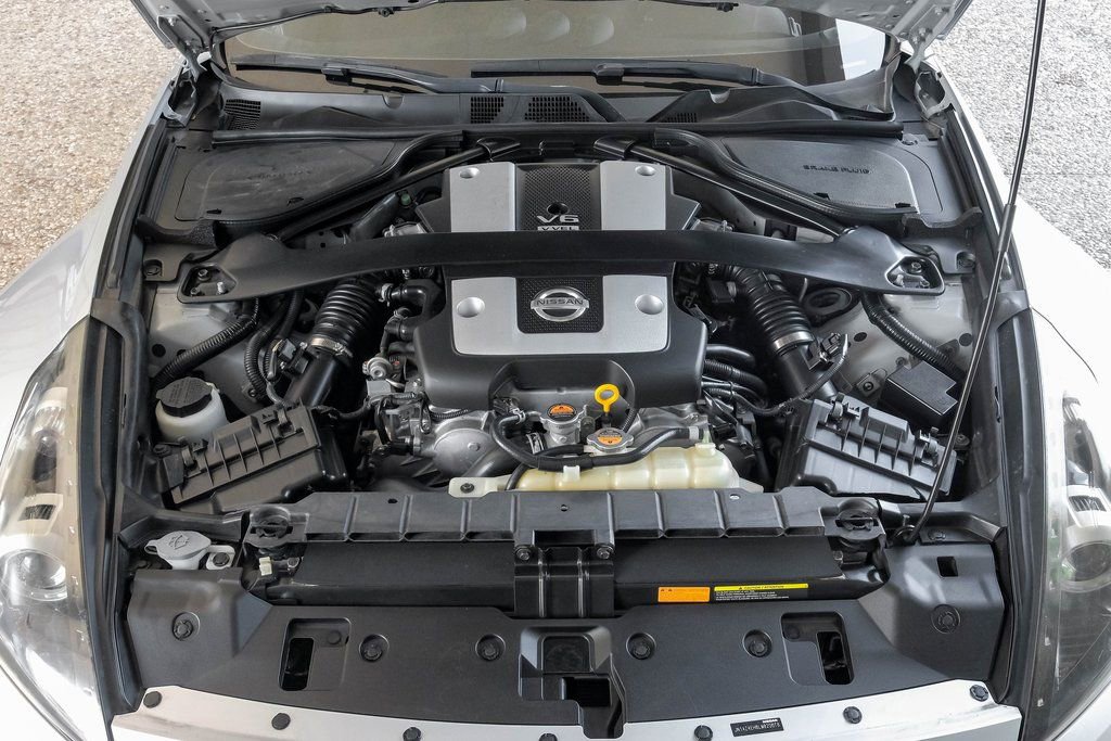 Used 2020 Nissan 370Z Coupe image 40