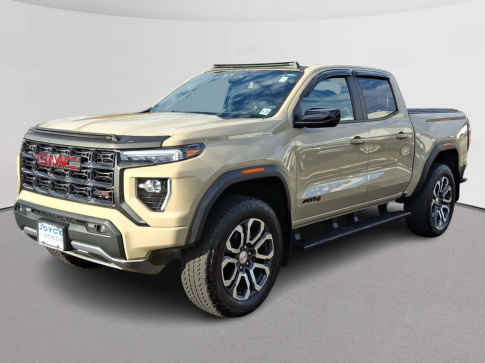 Used 2024 GMC Canyon AT4 w/ AT4 Premium Package AWD/4WD image 5