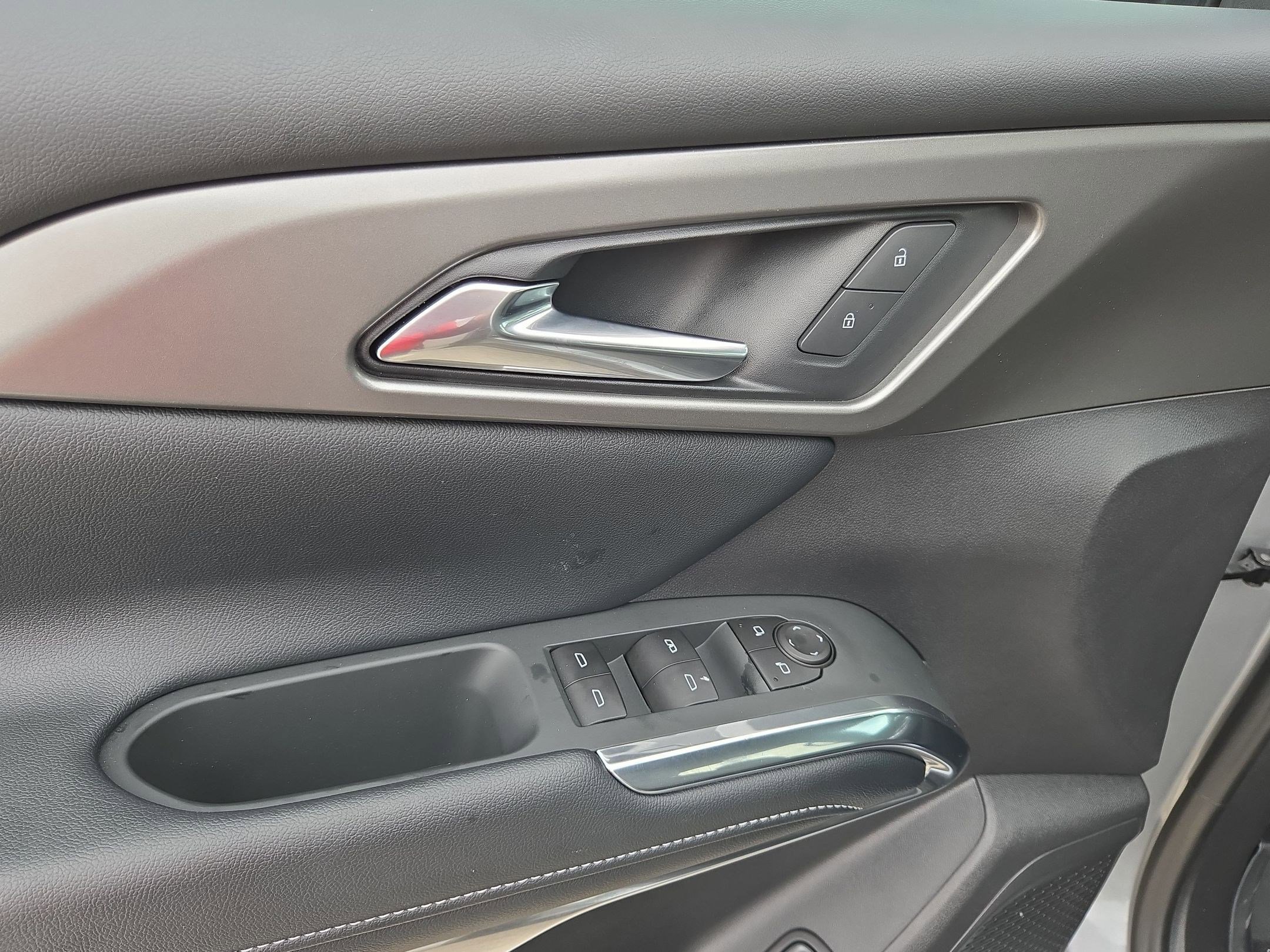 Certified 2026 Chevrolet Traverse LT w/ Midnight/Sport Edition image 12