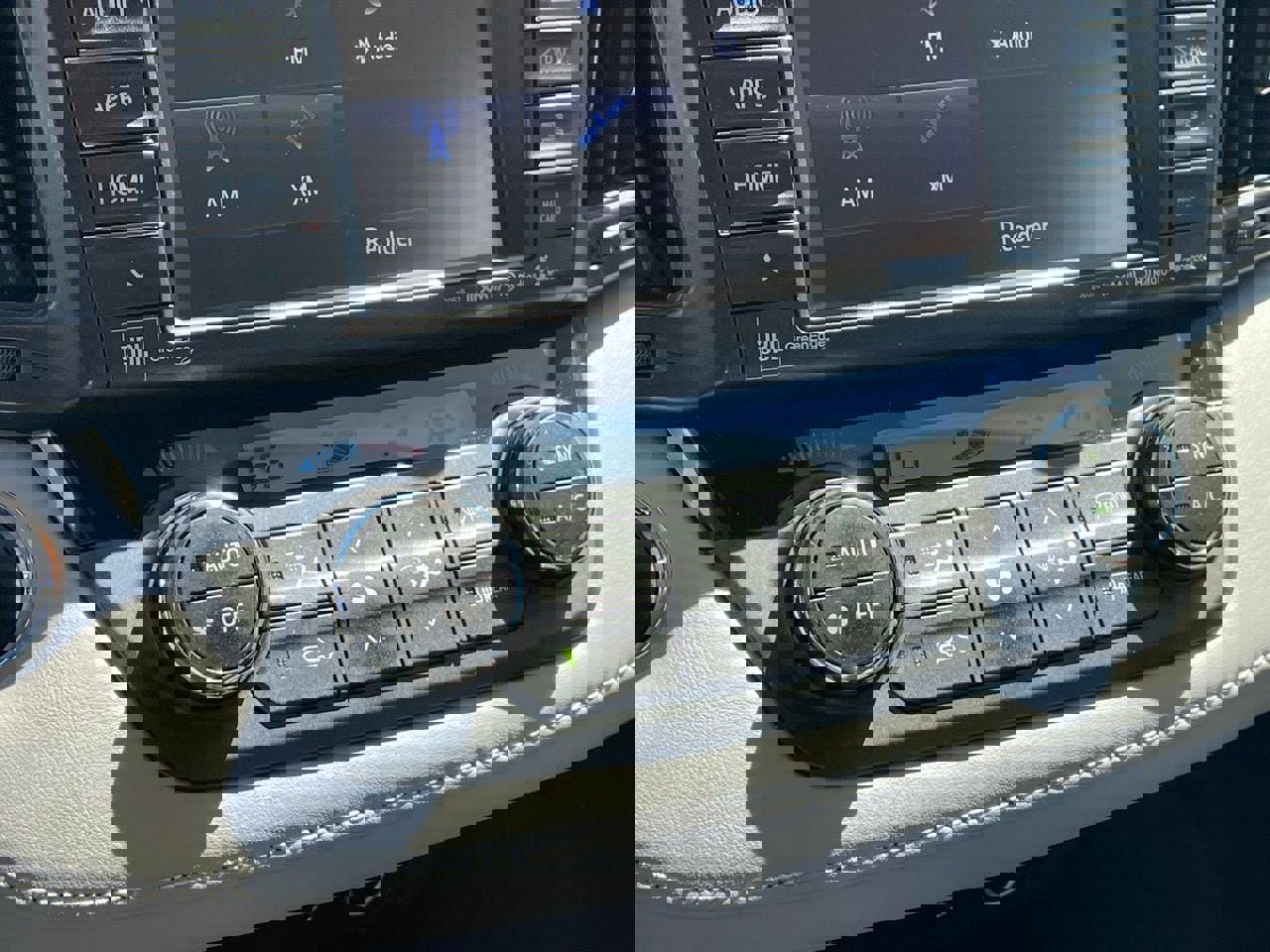 Used 2018 Toyota RAV4 Limited image 7