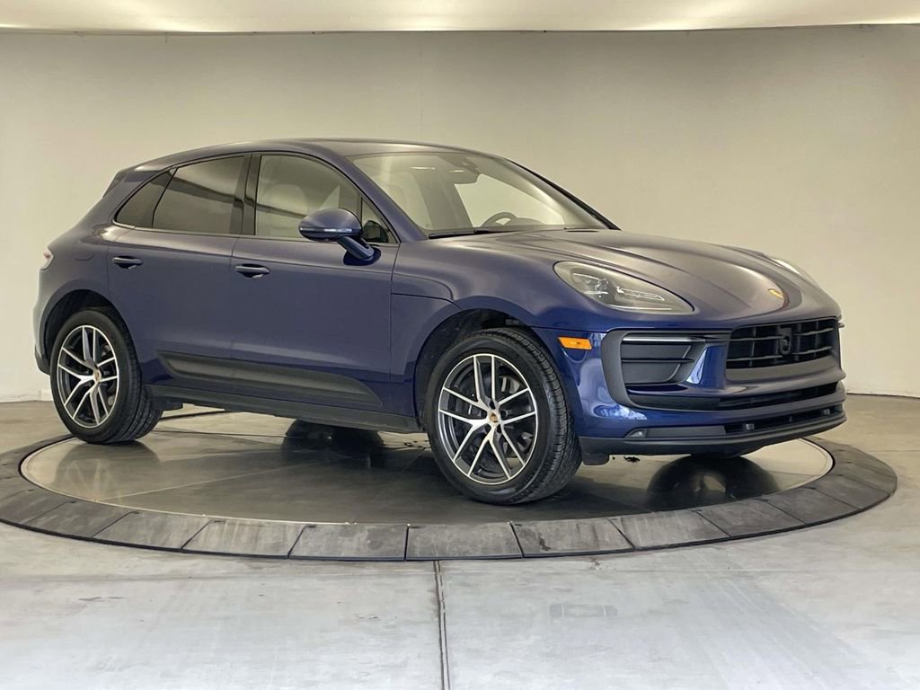 Certified 2025 Porsche Macan image 9