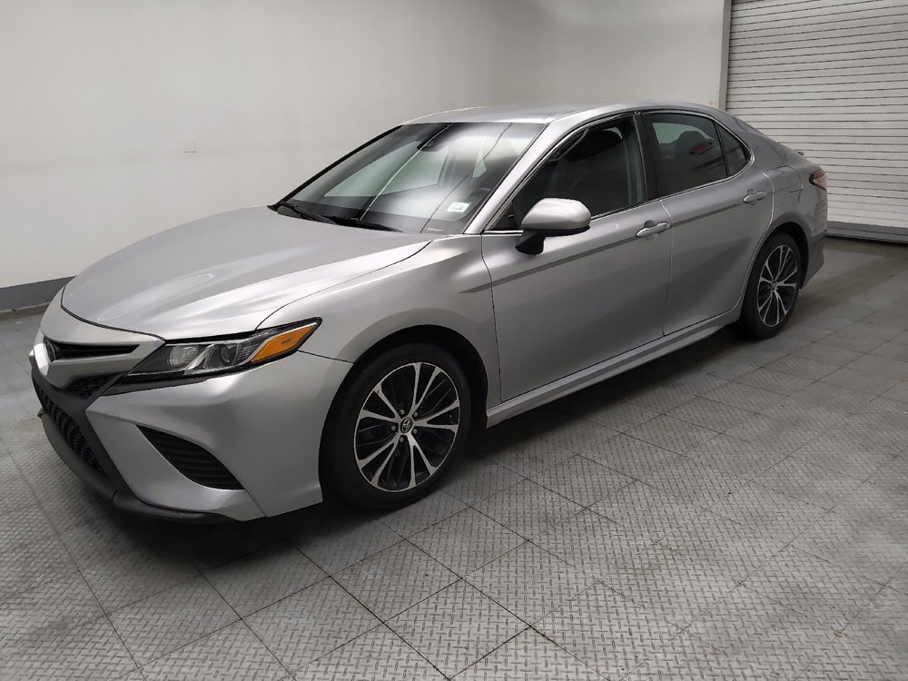 Used 2019 Toyota Camry SE image 2