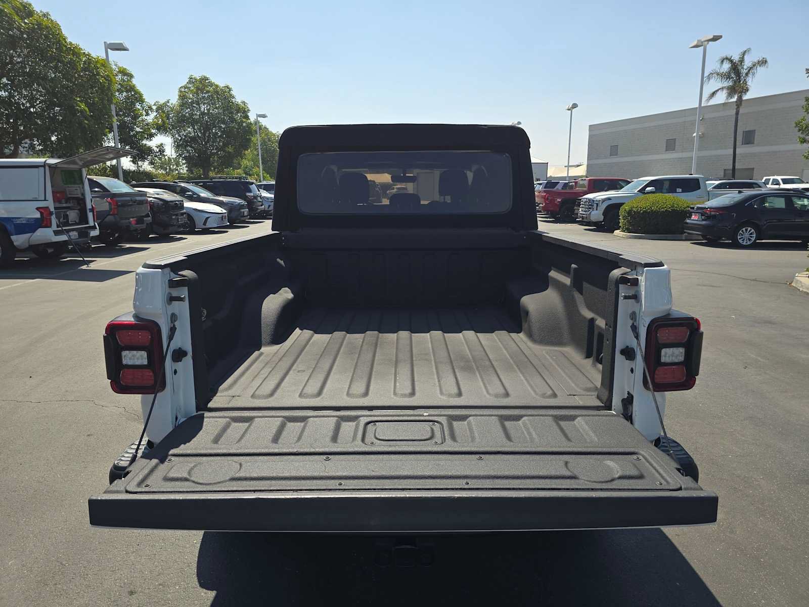 Used 2020 Jeep Gladiator Rubicon AWD/4WD image 15
