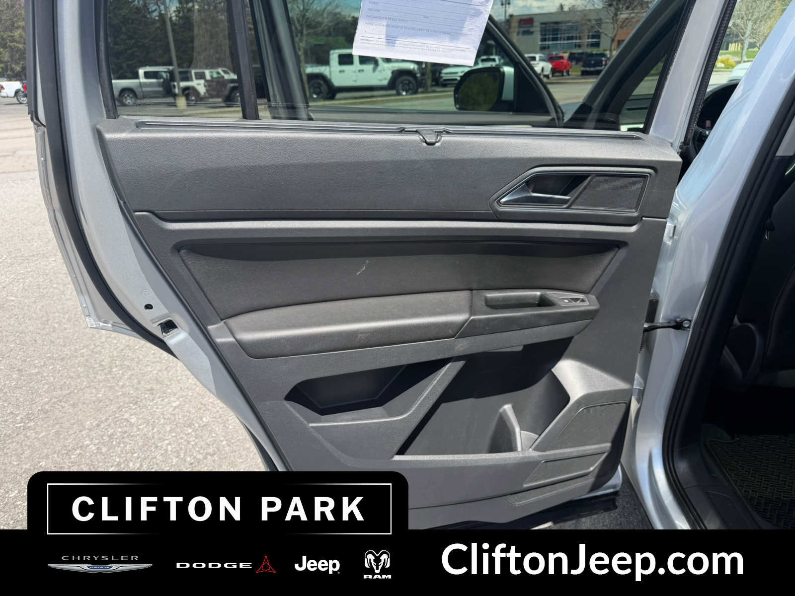 Used 2018 Volkswagen Atlas SEL AWD/4WD image 14