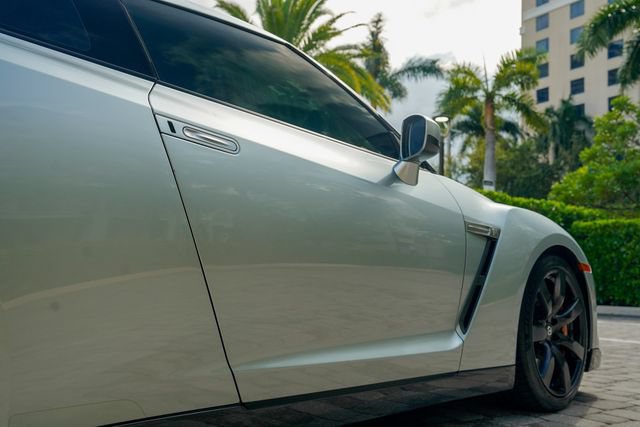 Used 2010 Nissan GT-R Premium AWD/4WD image 29