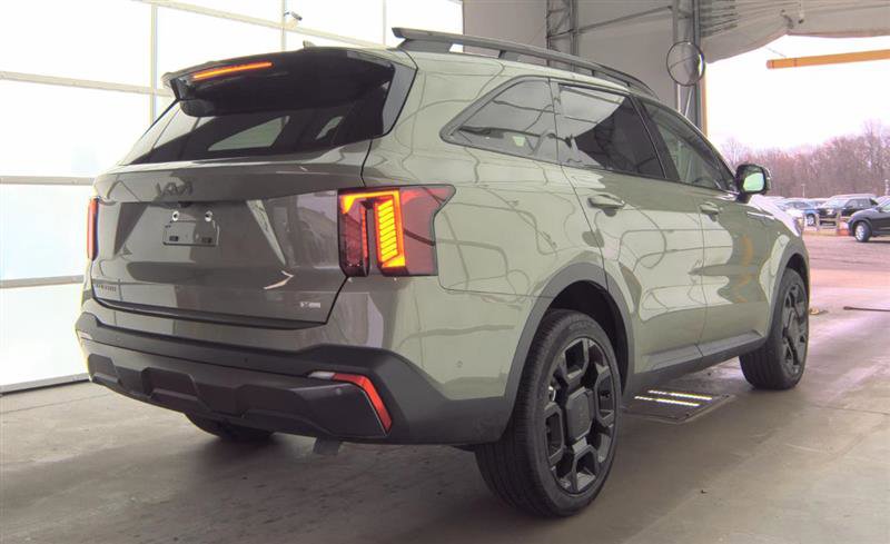 Used 2025 Kia Sorento SX image 9