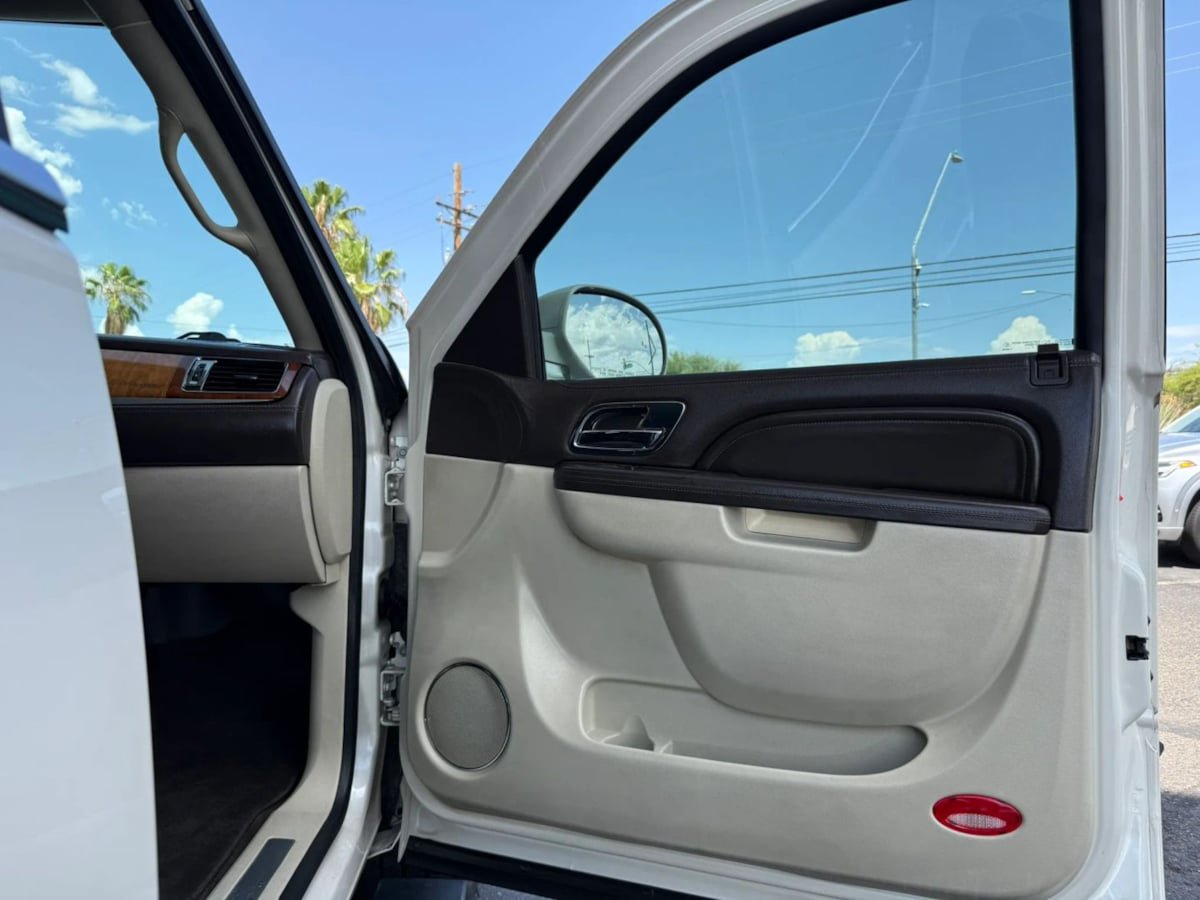 Used 2013 Cadillac Escalade Platinum AWD/4WD image 34