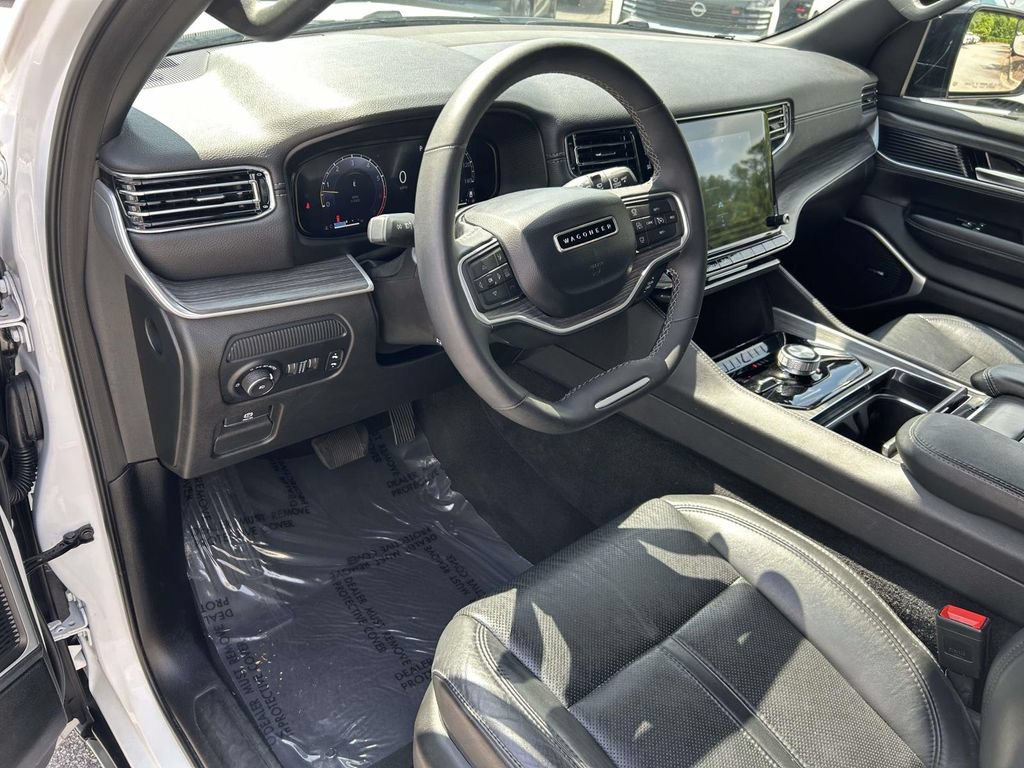 Used 2023 Jeep Wagoneer L Series II AWD/4WD image 20