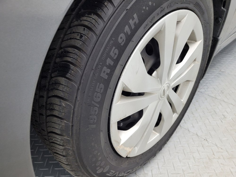 Used 2021 Nissan Versa S image 31