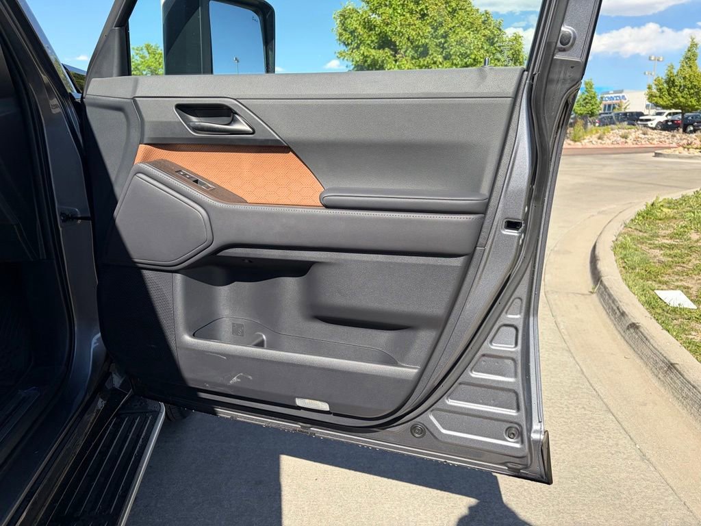 Used 2026 Lexus GX 550 w/ Accessory Package (2T) AWD/4WD image 19
