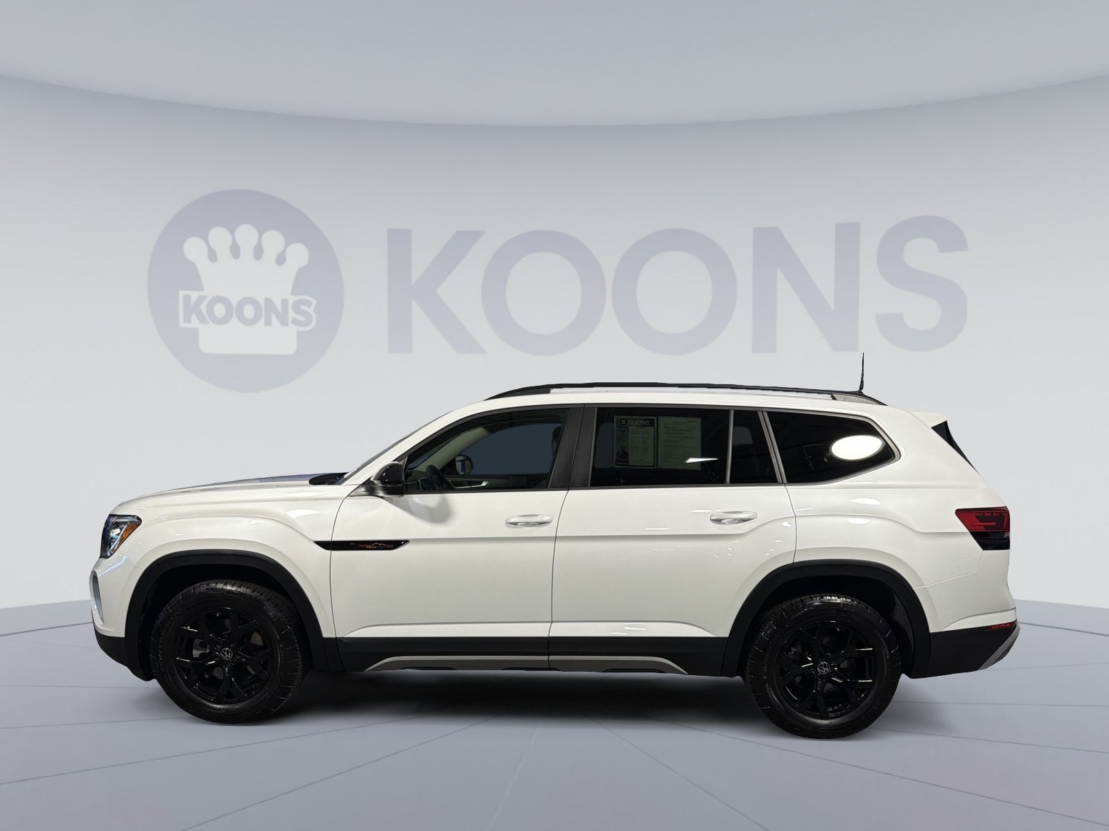 Used 2024 Volkswagen Atlas Peak Edition SEL AWD/4WD image 2