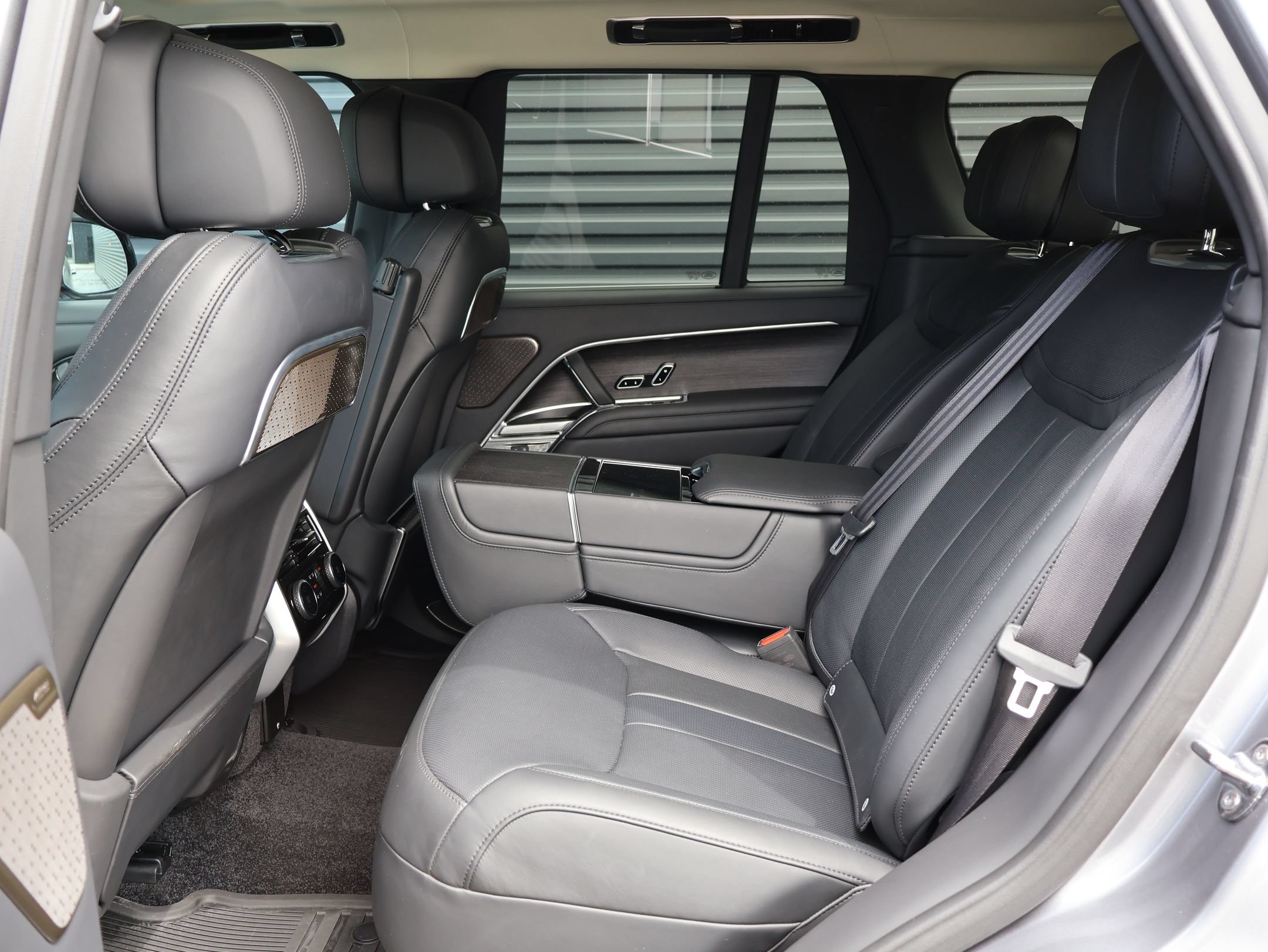 Used 2025 Land Rover Range Rover Autobiography AWD/4WD image 26