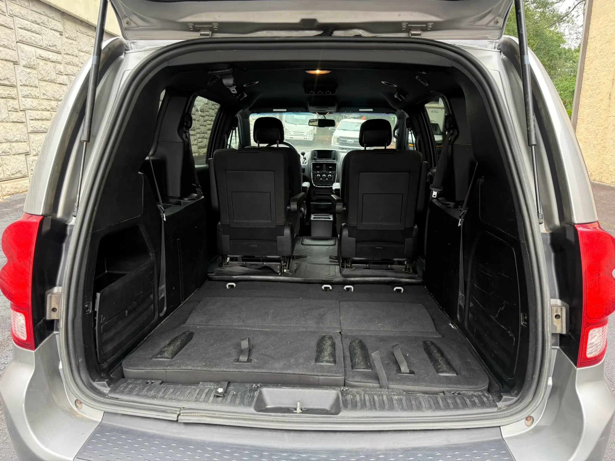 Used 2017 Dodge Grand Caravan SE FWD image 37