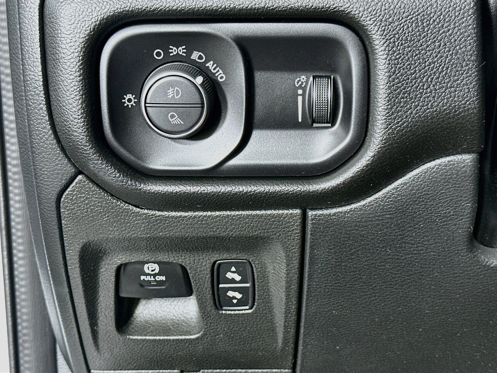 Used 2023 RAM 1500 Big Horn AWD/4WD image 17