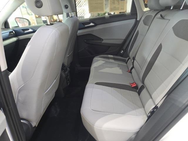 Certified 2024 Volkswagen Taos SE w/ Panoramic Sunroof Package image 9