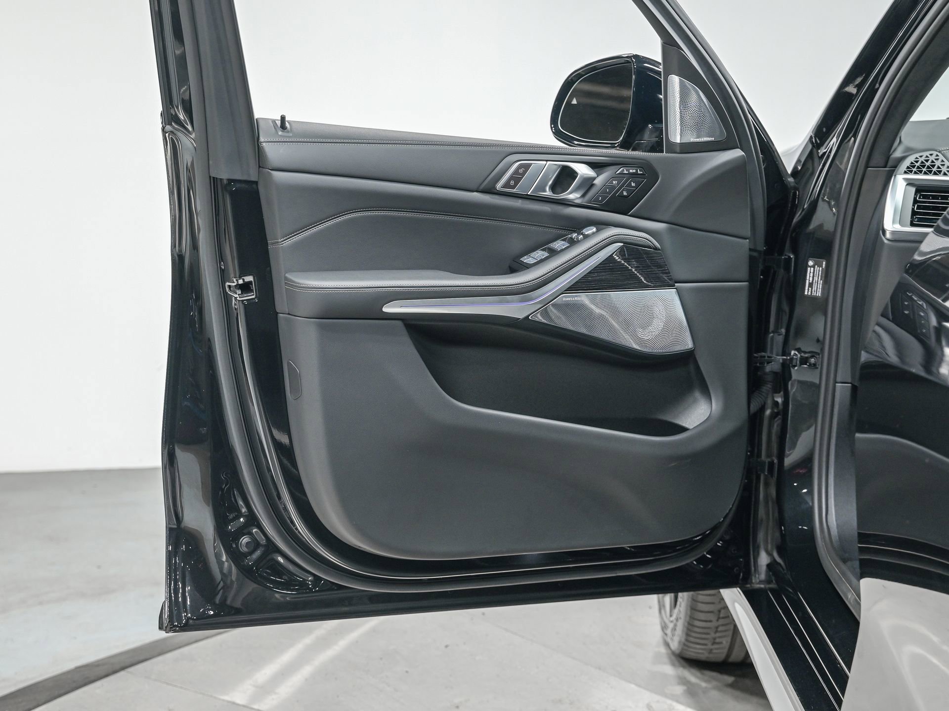 Used 2024 BMW X7 xDrive40i w/ Executive Package image 12