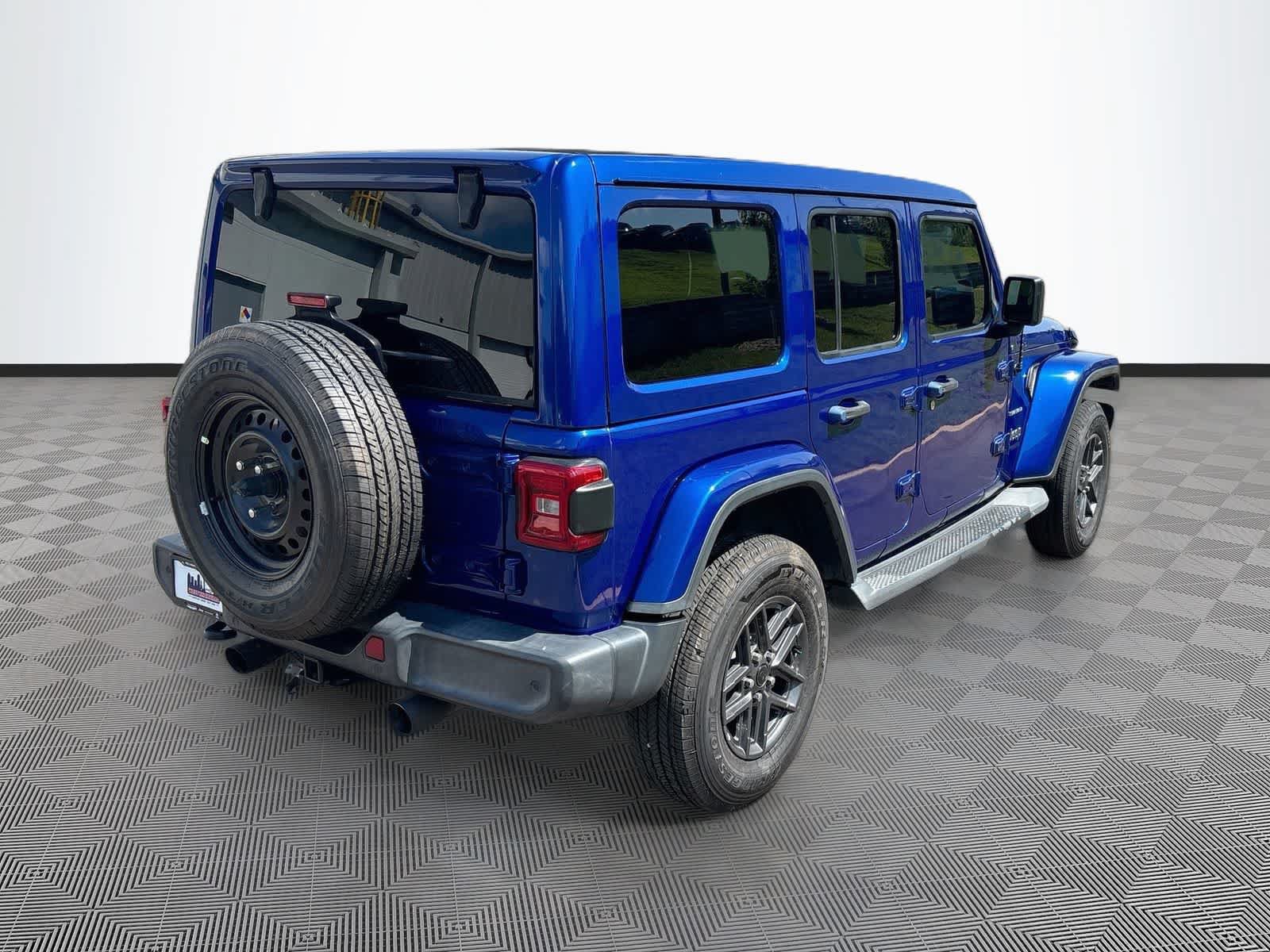 Used 2019 Jeep Wrangler Unlimited Sahara AWD/4WD image 5
