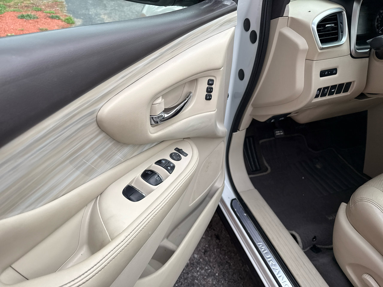 Used 2018 Nissan Murano SL w/ Moonroof Package image 13