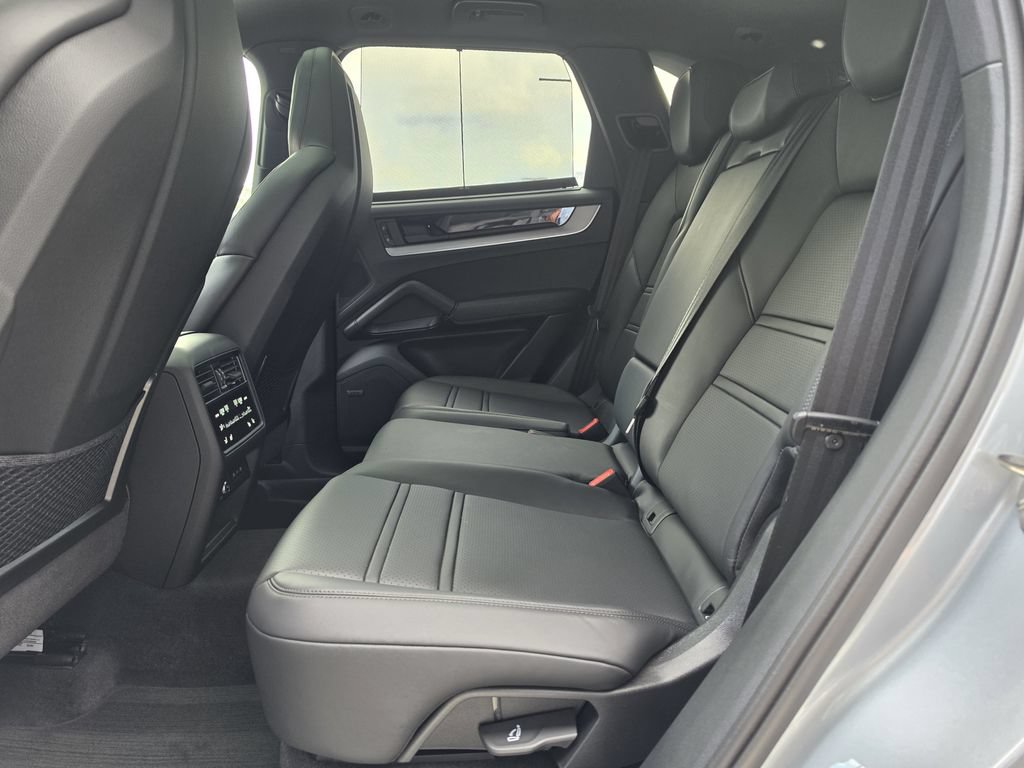 Certified 2026 Porsche Cayenne E-Hybrid AWD/4WD image 17