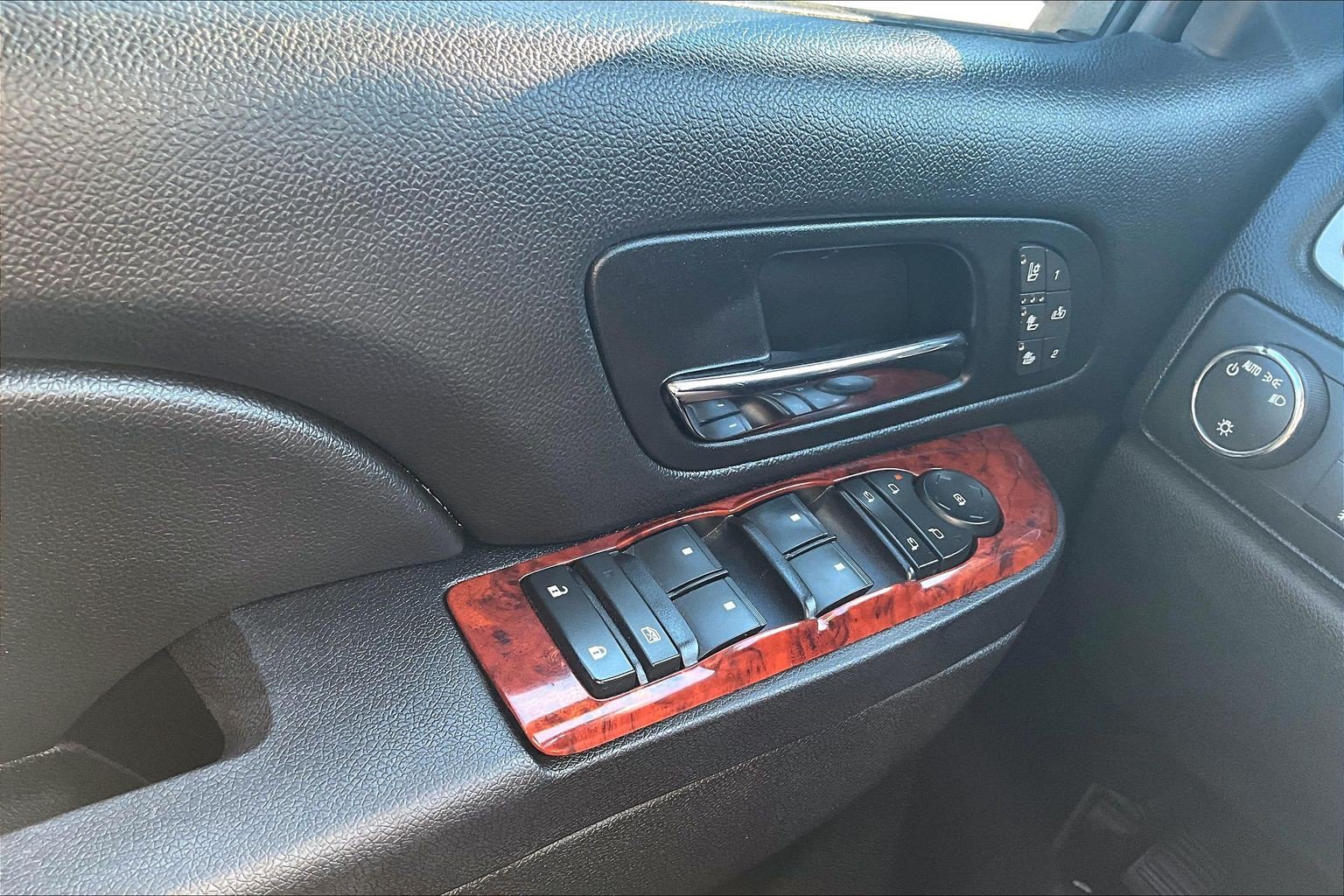 Used 2014 Chevrolet Tahoe LTZ AWD/4WD image 35