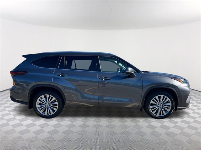 Used 2024 Toyota Highlander Platinum image 4
