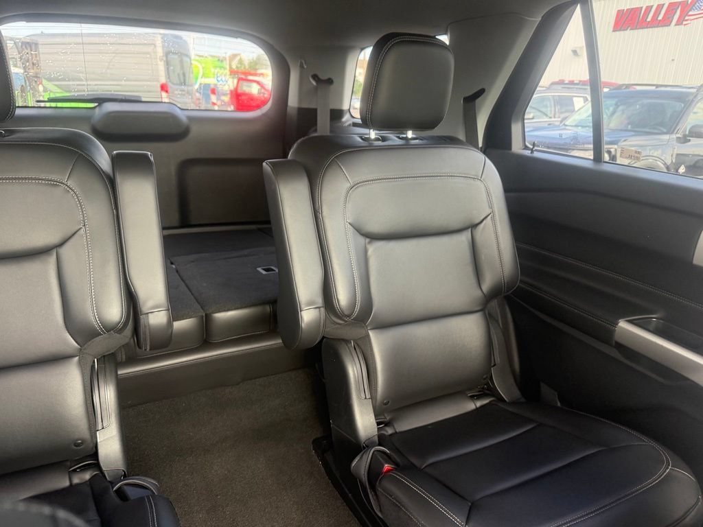 Used 2024 Ford Explorer XLT w/ Equipment Group 202A AWD/4WD image 57