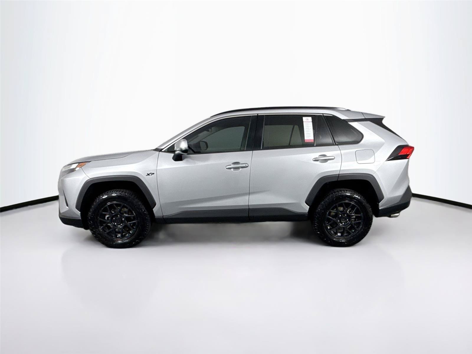 Used 2022 Toyota RAV4 XLE FWD image 12