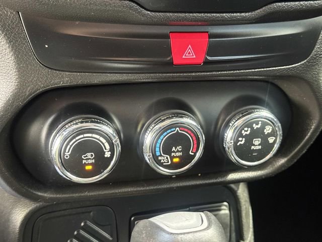 Used 2017 Jeep Renegade Latitude image 15