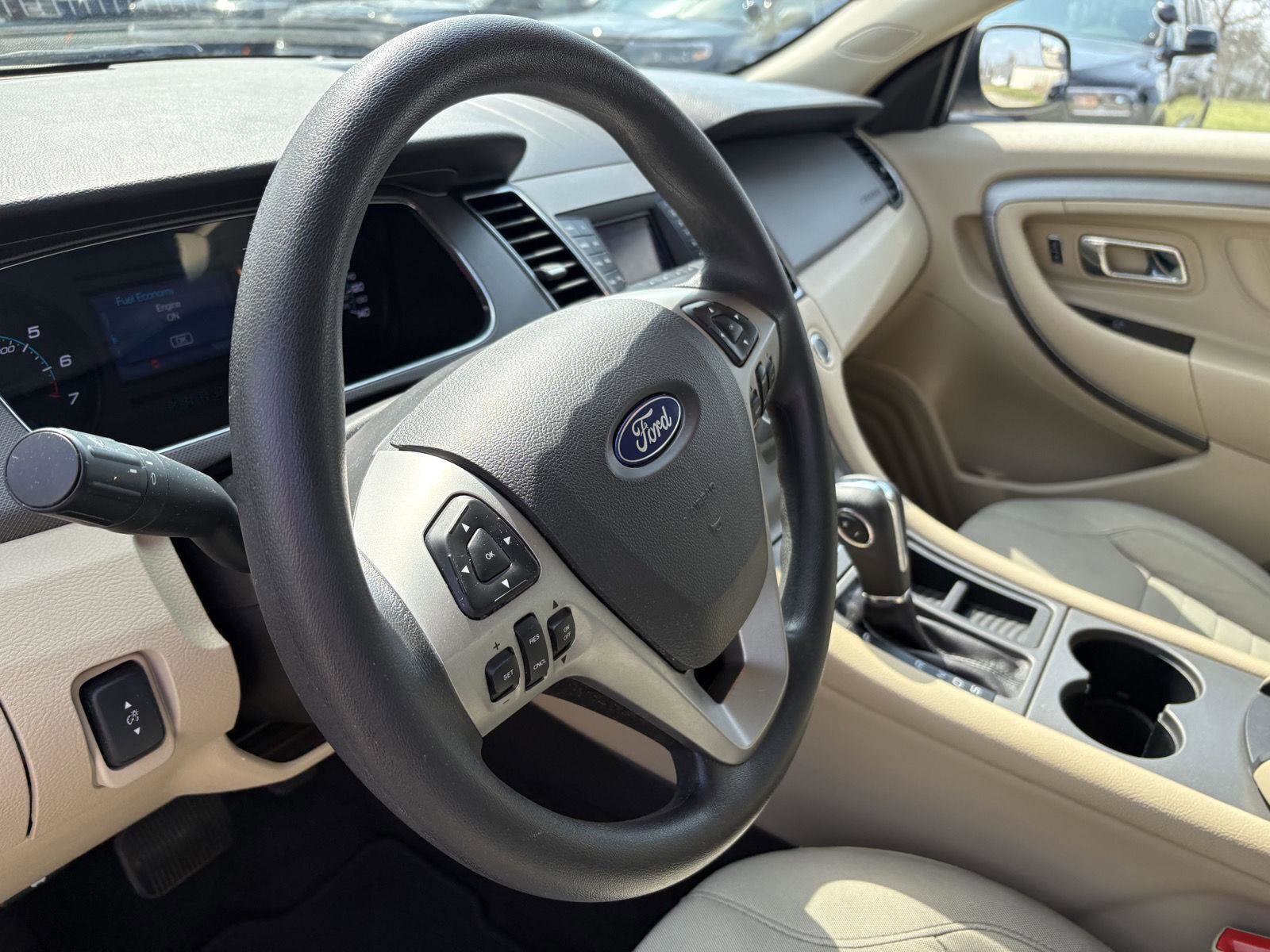 Used 2014 Ford Taurus SE image 5