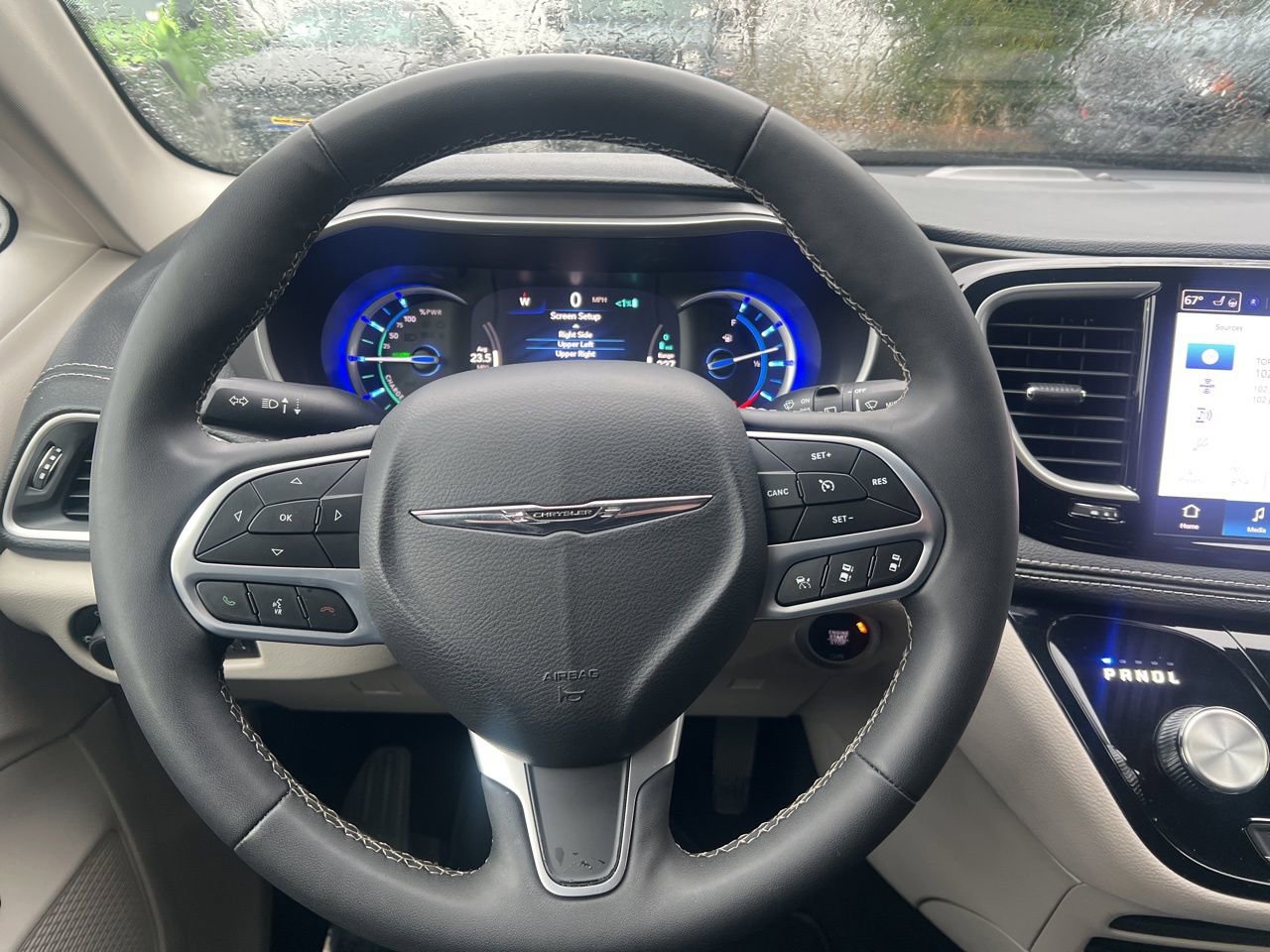 Used 2023 Chrysler Pacifica Touring-L FWD image 30