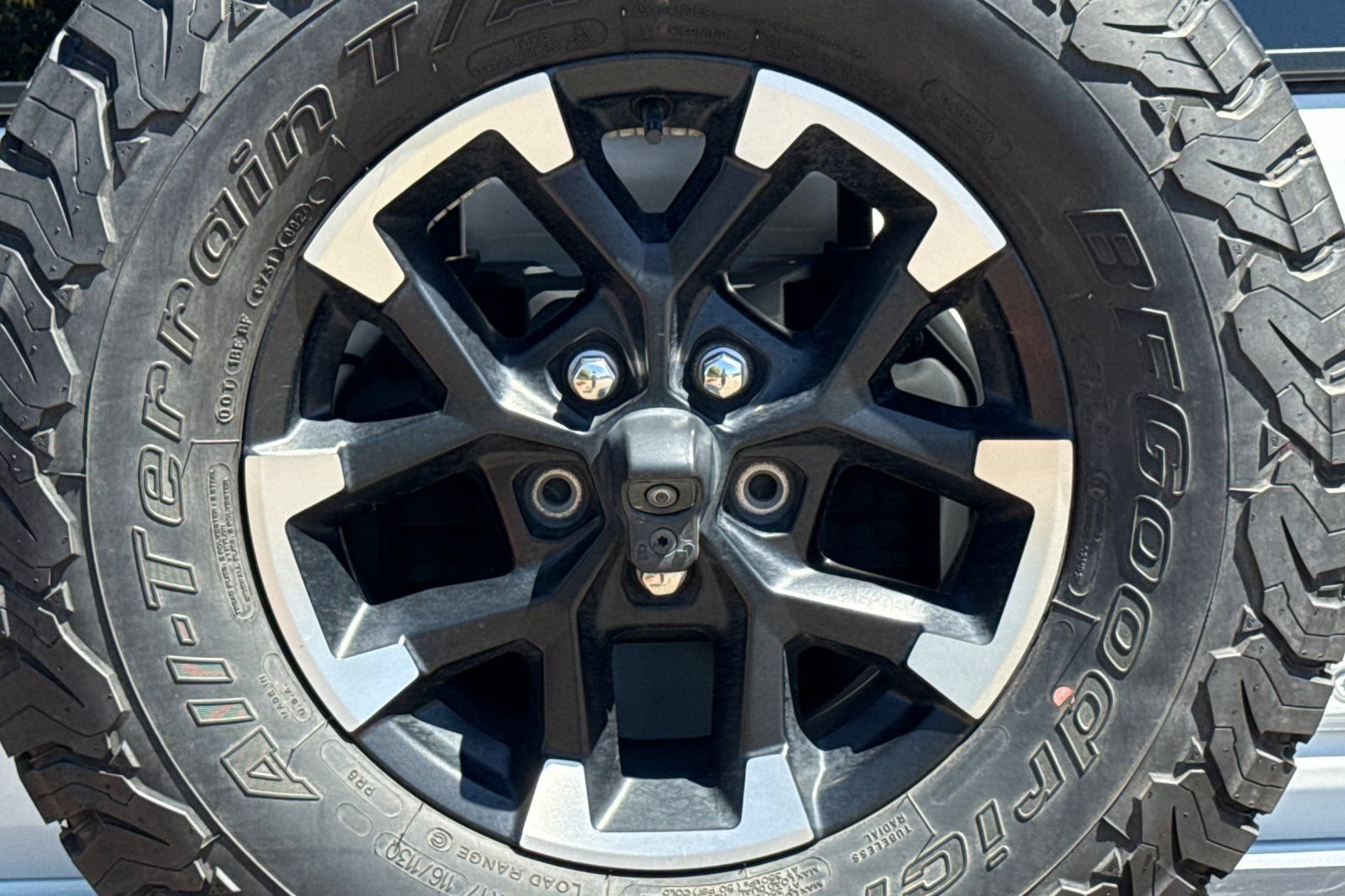 Used 2024 Jeep Wrangler Unlimited Rubicon 4xe AWD/4WD image 49