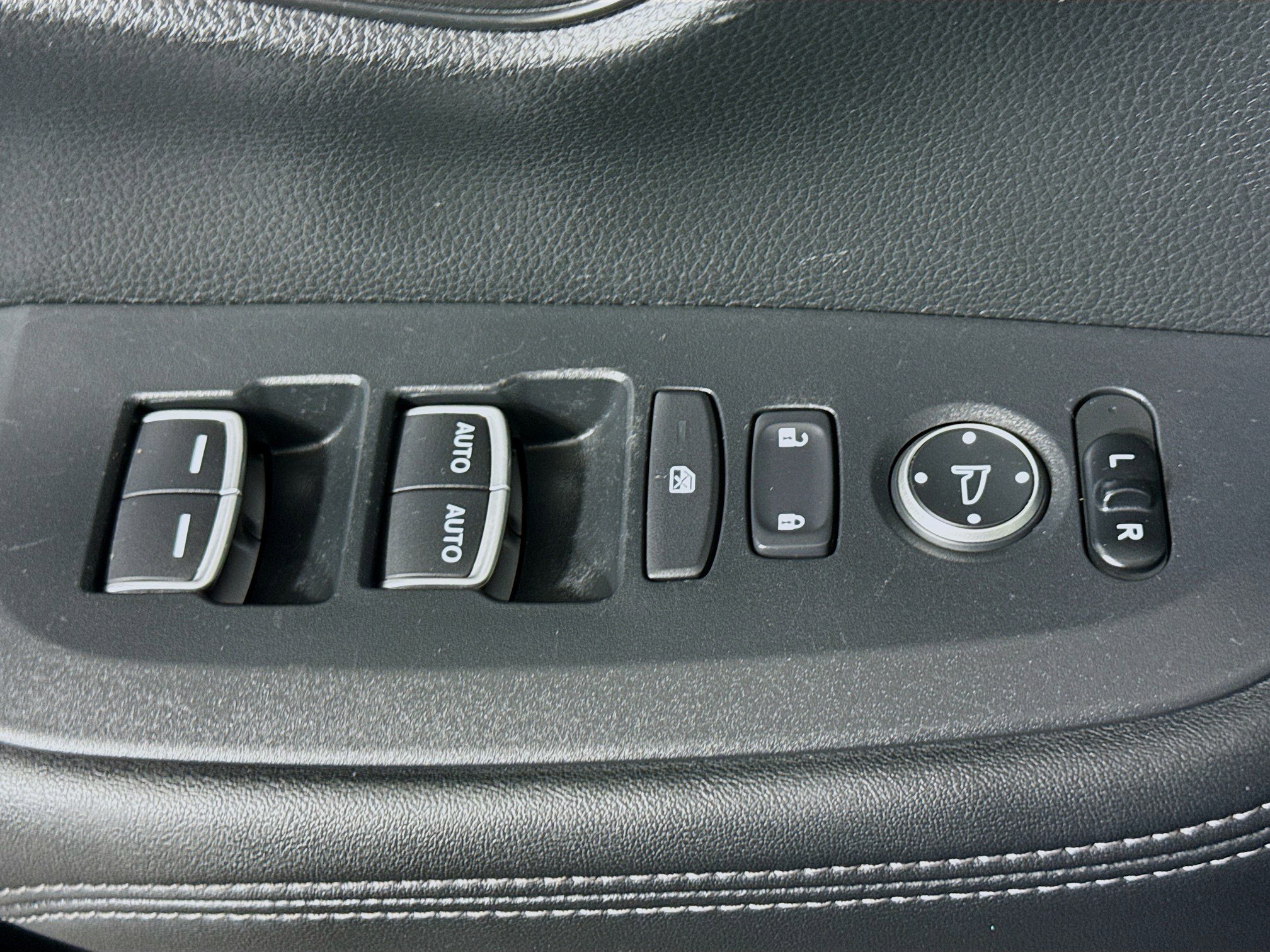 Used 2023 Honda HR-V EX-L image 24