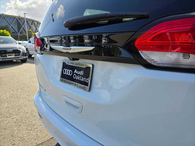 Used 2023 Chrysler Voyager LX FWD image 16