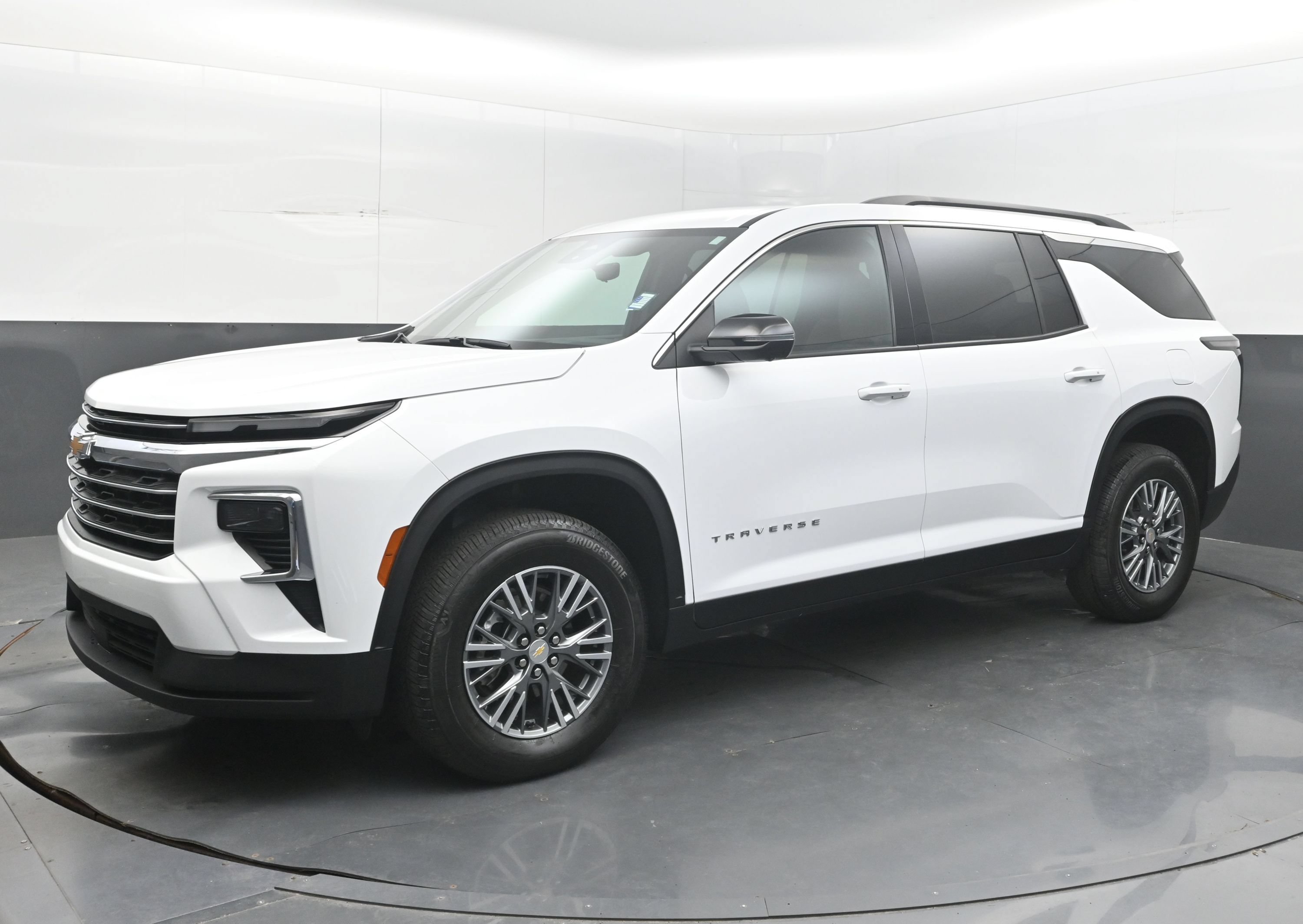 Certified 2026 Chevrolet Traverse LT w/ Driver Confidence Package FWD image 5