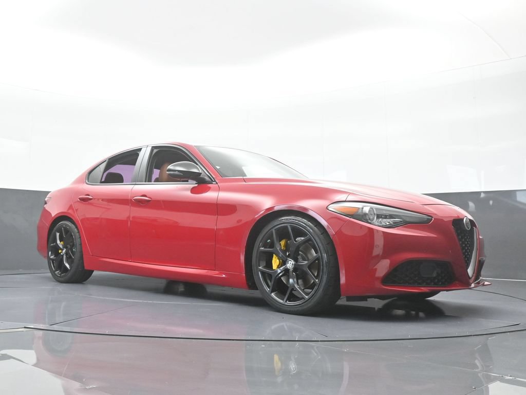 Used 2020 Alfa Romeo Giulia w/ Nero Edizione RWD image 58